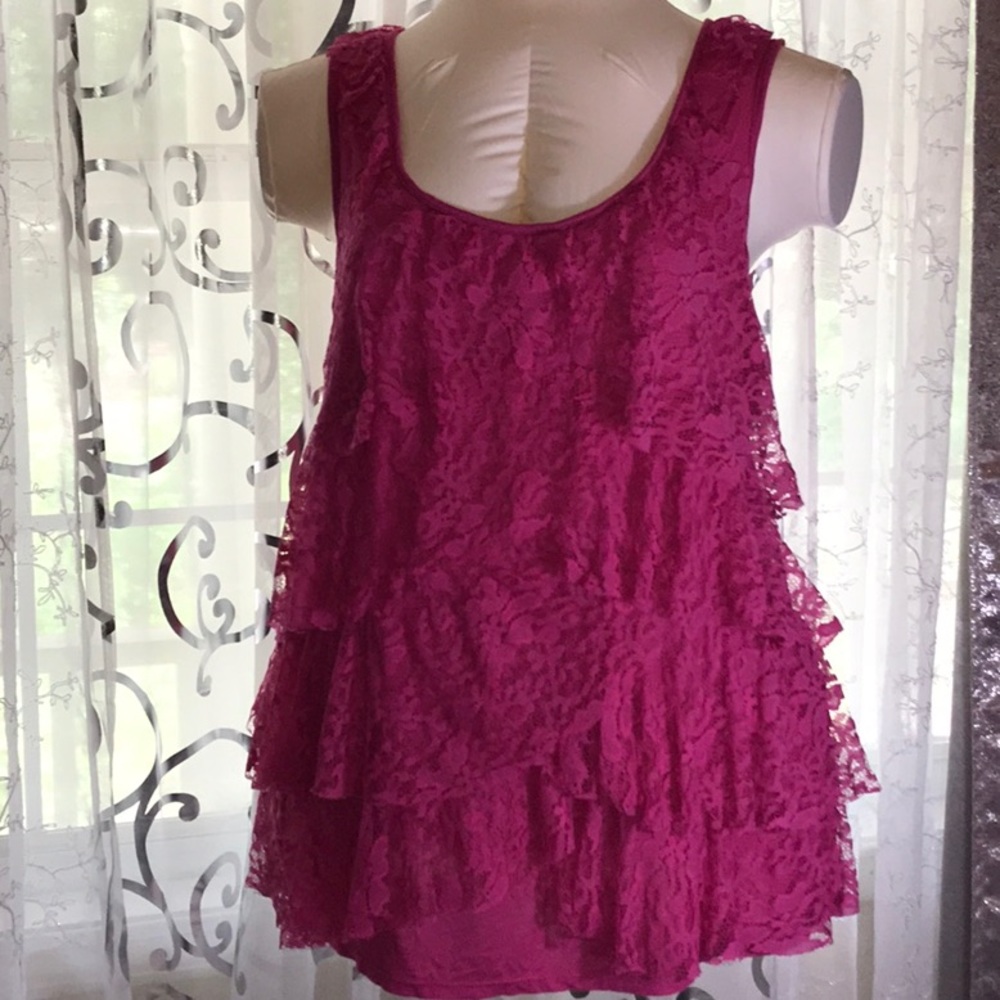 Lace ruffle top 🌺 - Picture 3 of 8